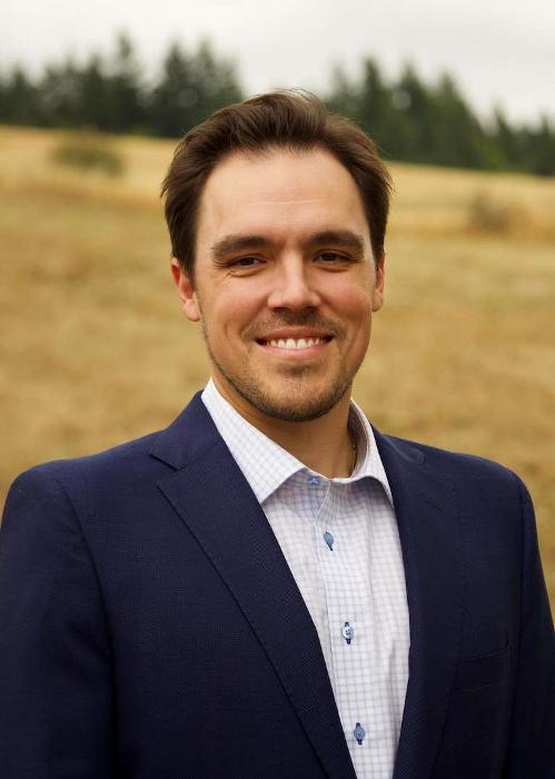 headshot of bryan neish dds | beaverton dentist